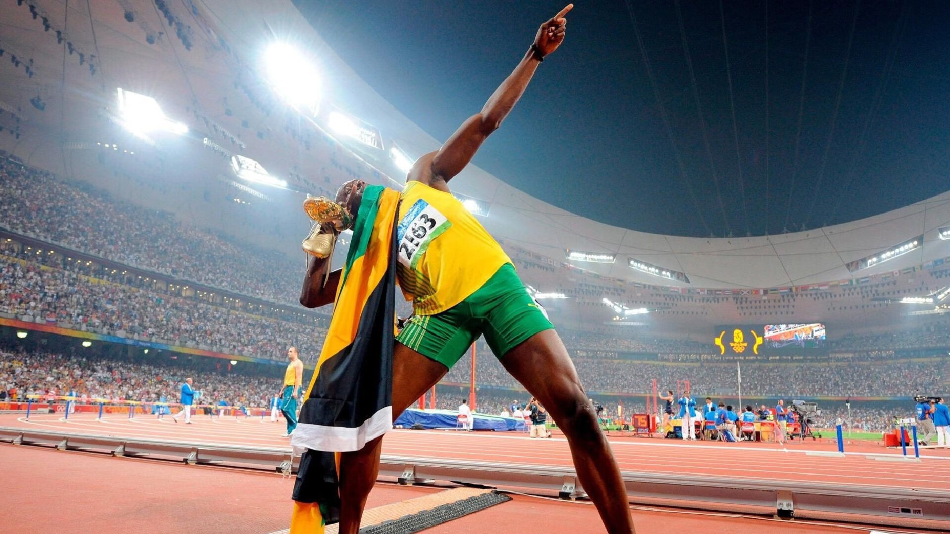 九游官网pc-夜幕下的星空星光慢跑，留下运动中的每个光影，星空下跑步