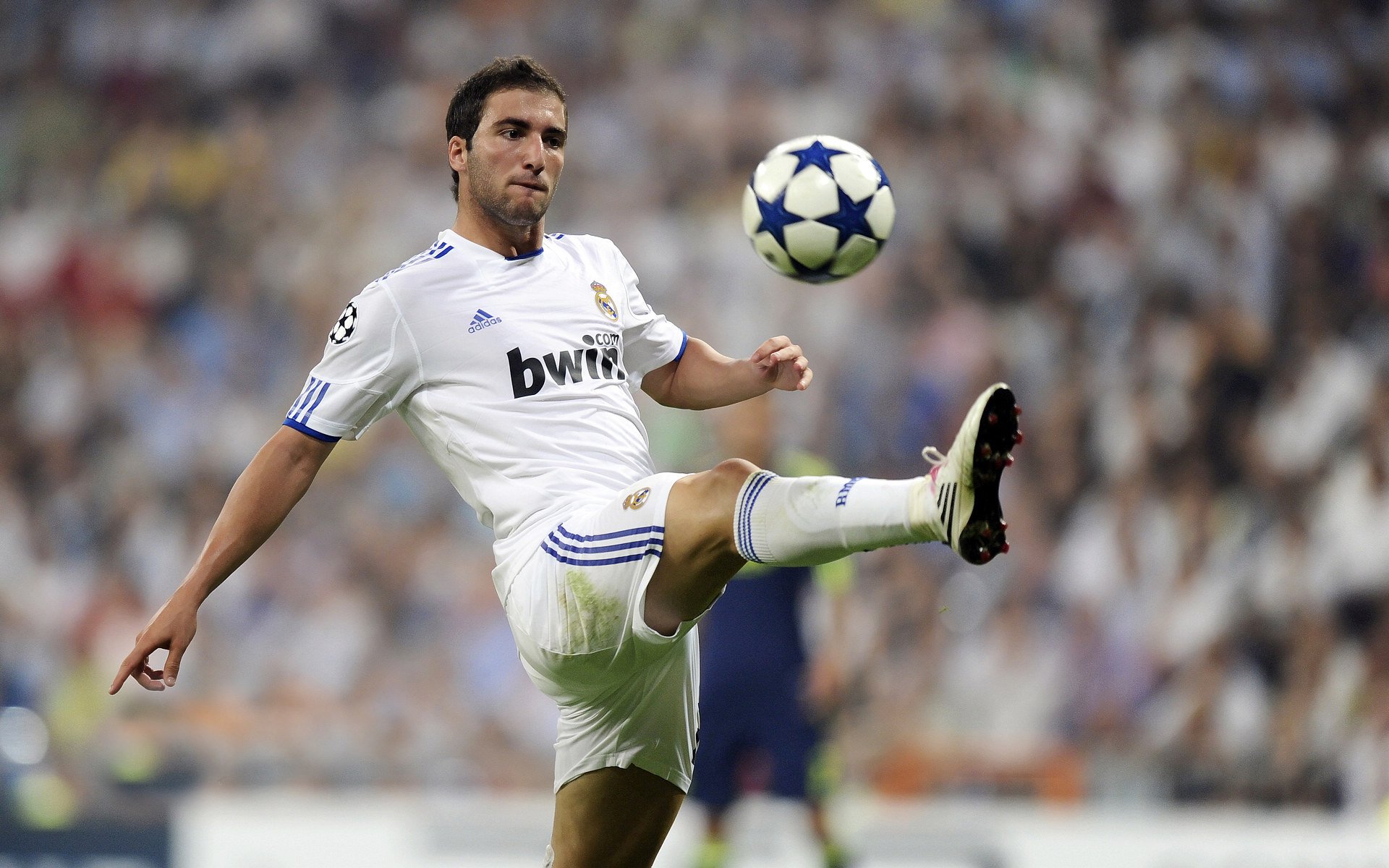 九游9游-皇家社会主场失利，西甲联赛冠军竞争激烈，西甲球队皇家是什么意思